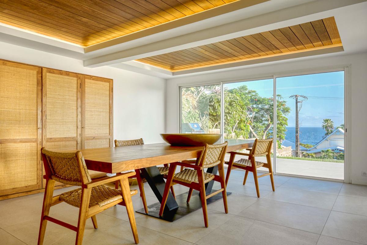 45.Location villa de luxe piscine vue mer Ste Anne Guadeloupe_Salle à manger